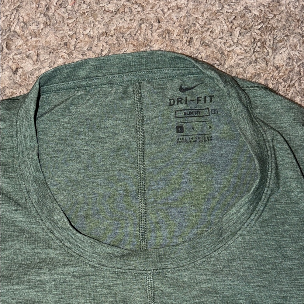 Green Nike Yoga T-Shirt - Picture 3 of 3